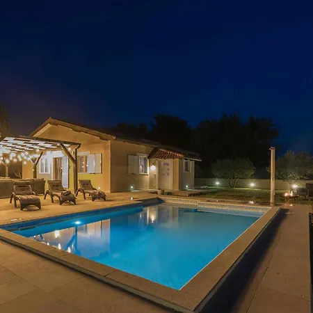 Semesterbostad Stunning In