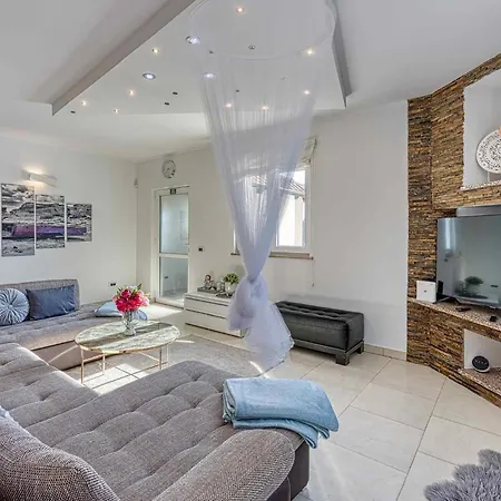 Stunning In Semesterbostad *