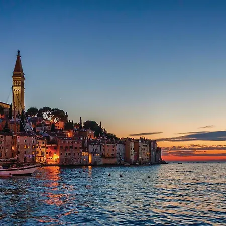 Stunning In Semesterbostad Rovinj