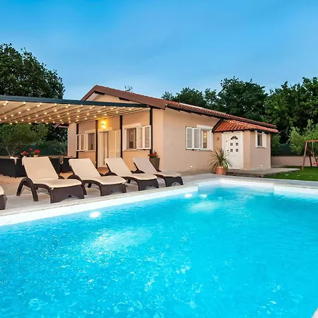 Stunning In * Ρόβινι