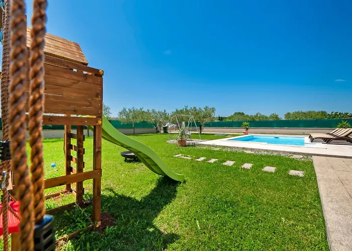 Stunning In * Ρόβινι