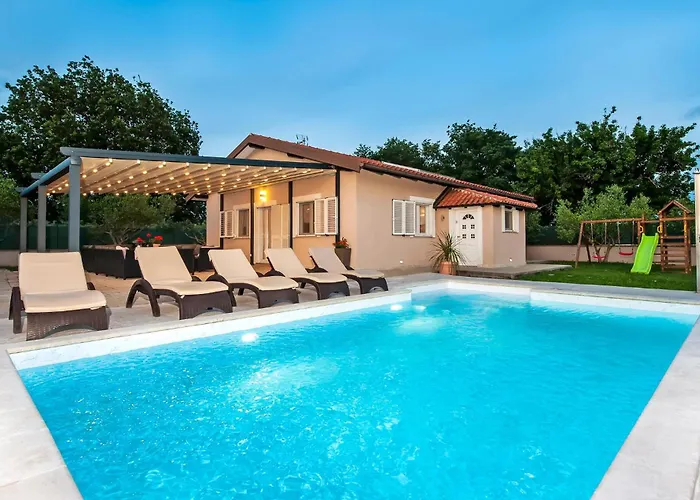 Stunning In * Ρόβινι