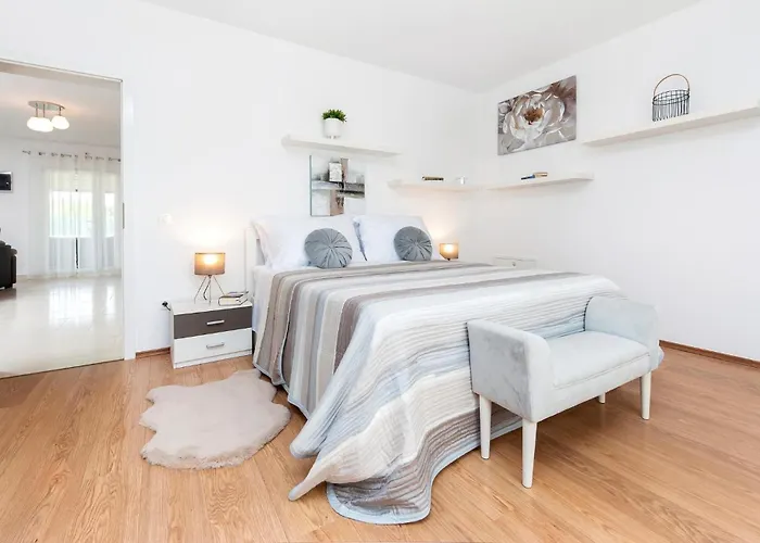 Stunning In * 로비니